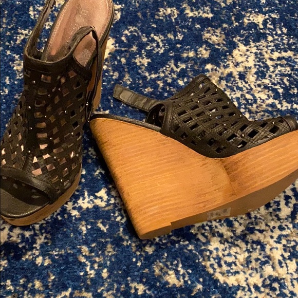 Shoes - Picture 2 of 3